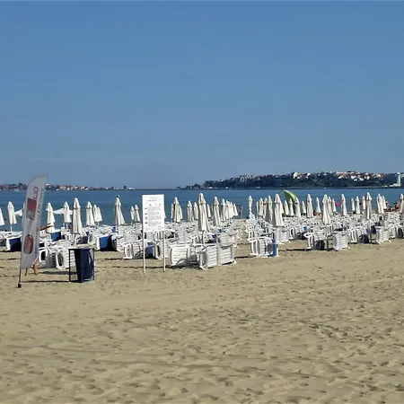 студио до кики бийч 公寓 *