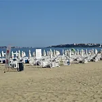студио до кики бийч Apartamento *